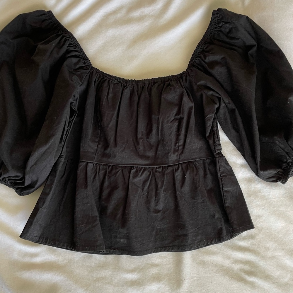 Puff sleeve black top